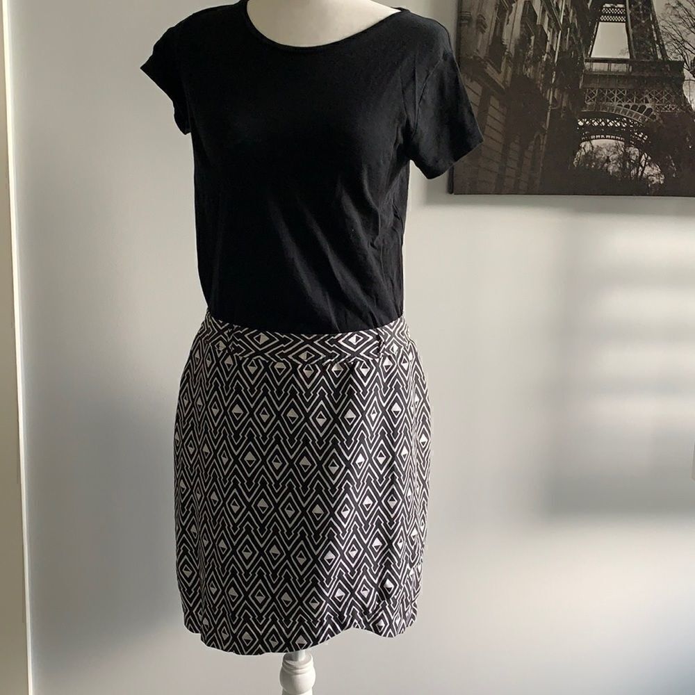 WHBM silk geometric print skirt.